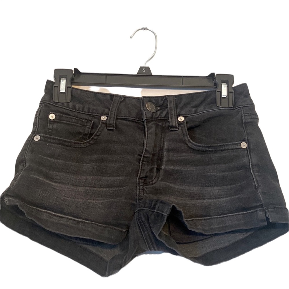 Women’s American Eagle Outfitters Black Shortie Cuffed Shorts